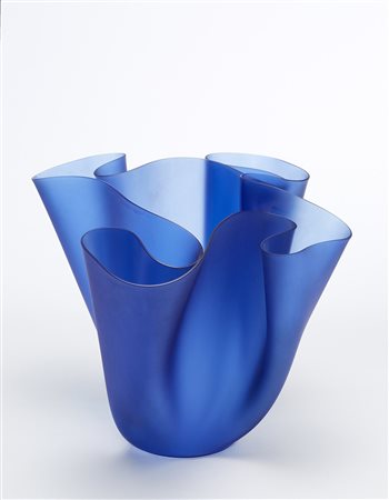 Pietro Chiesa (Milano 1892 - Parigi 1948) Vaso "Cartoccio" modello "2029"....