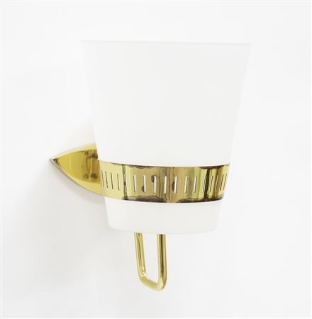 Stilnovo (attribuito) Lampada da parete con struttura in ottone lucidato e...