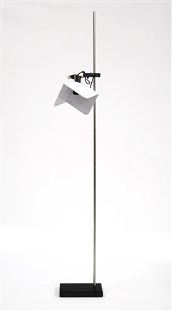 Joe Colombo (Milano 1930 - Milano 1971) Lampada da terra modello "Triedro...