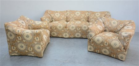 Mario Bellini (Milano 1935) Divano a tre posti e due poltrone modello "Le...