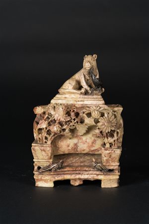 Arte Cinese Intaglio in pietra saponaria decorato con uccelli, fiori e con...