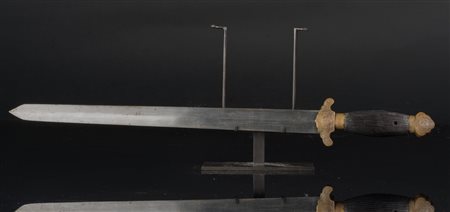 Arte Cinese Daga con manico in corno Cina, XIX secolo . . Cm 61,50. Lama in...