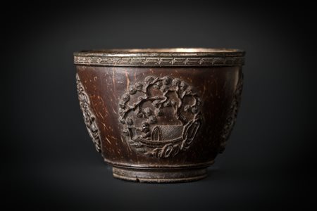 Arte Cinese Coppetta libatoria in legno di cocco Cina, XVII secolo . . Cm...