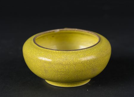 Arte Cinese Lavapennelli in porcellana invetriata di giallo Cina, dinastia...