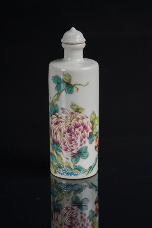 Arte Cinese Tabacchiera a rullo in porcellana dipinta con uccello tra fiori...