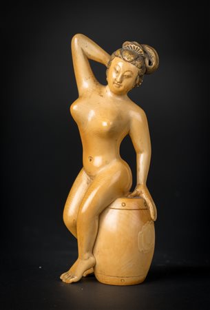 Arte Cinese Doctor's lady in avorio Cina, XIX secolo . . Cm 6,00 x 17,20....