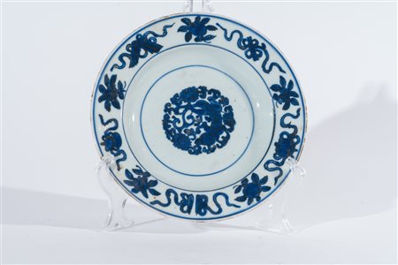Arte Cinese Piatto in porcellana bianco blu dipinto con motivi beneauguranti...