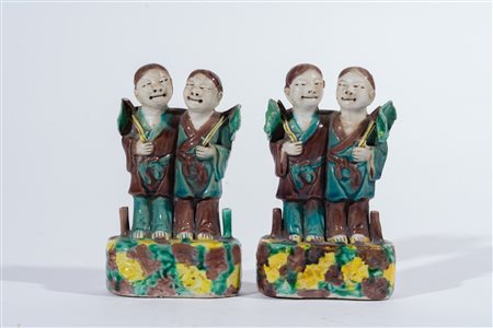 Arte Cinese Due coppie di personaggi in ceramica smaltata per esportazione...