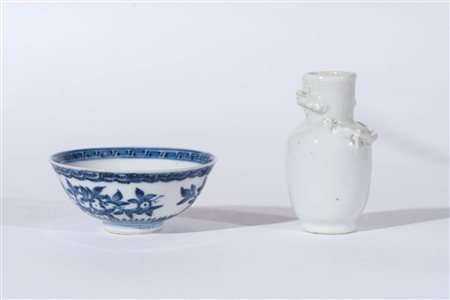 Arte Cinese Vasetto e coppetta Cina, XVI- XVII secolo . -. Cm 9,00. Vasetto...