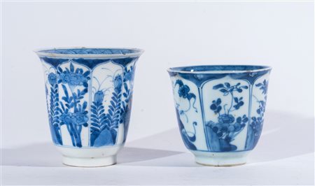 Arte Cinese Coppia di tazzine in porcellana bianca e blu Cina, dinastia Qing,...