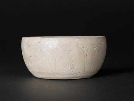 Arte Cinese Ciotola in porcellana bianca Ding decorata con foglie stilizzate...