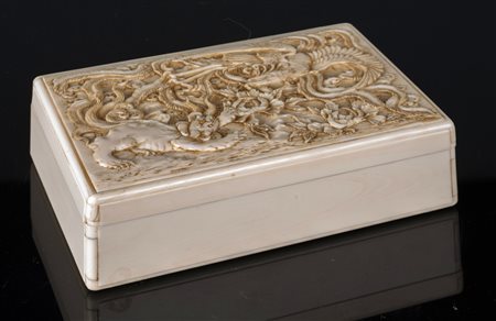 Arte Cinese Scatola in avorio Cina, inizio XX secolo. . Cm 16,00 x 5,00....