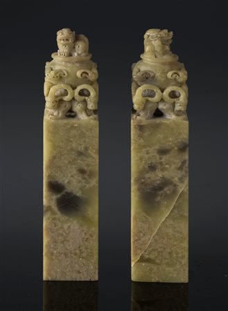 Arte Cinese Coppia di sigilli in giada Cina, dinastia Qing, XIX secolo . . Cm...