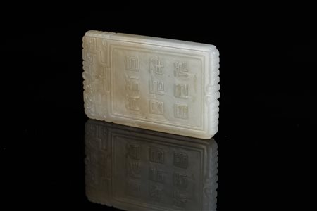 Arte Cinese Placca in giada bianca incisa con inscrizioni e motivi figurati...