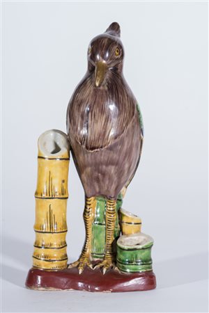 Arte Cinese Pappagallo su trespolo in porcellana policroma Cina, dinastia...