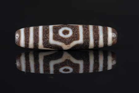 Arte Himalayana Dzi con tre occhi Tibet. . Cm 5,80. Himalayan Art A three...