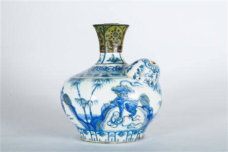 Arte Islamica Kendi in ceramica bianco e blu Iran,dinastia safavide, XVII...