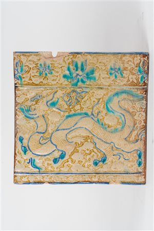 Arte Islamica Mattonella Ilkhanide in ceramica stampata e dipinta a lustro...