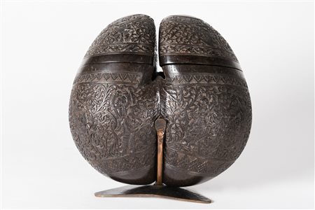 Arte Islamica Raffinato kashkul coco de mer intagliato Indonesia, XIX secolo...
