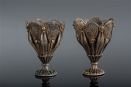 Arte Islamica Coppia di zarfs in filigrana d'argento con piccoli diamanti...