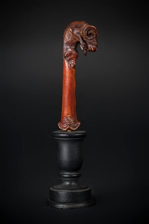 Arte Islamica Impugnatura di pugnale femminile in avorio intagliato con testa...