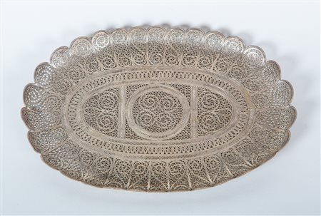Arte Indiana Vassoio in filigrana d'argento India, Karimnagar, XIX secolo . ....