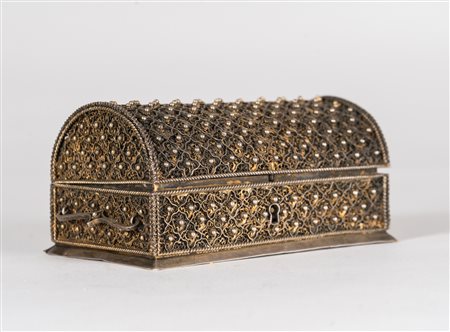 Arte Indiana Scrigno in filigrana d'argento dorata India, XVIII secolo . . Cm...