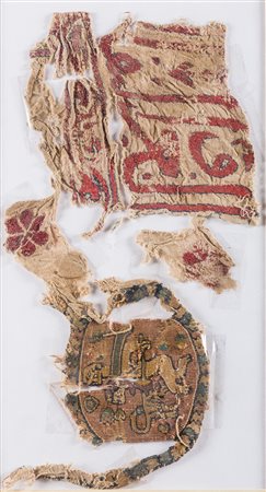 Arte Islamica Due frammenti di tessuto Egitto, VIII secolo . . Cm 16,00 x...