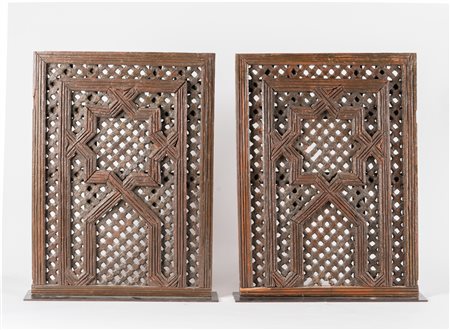 Arte Islamica Coppia di schermi in legno intagliato e traforato Marocco, XIV...