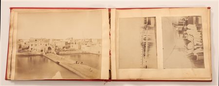 Arte Islamica Album di 49 fotografie di vario soggetto . . Cm 33,30 x 24,00....