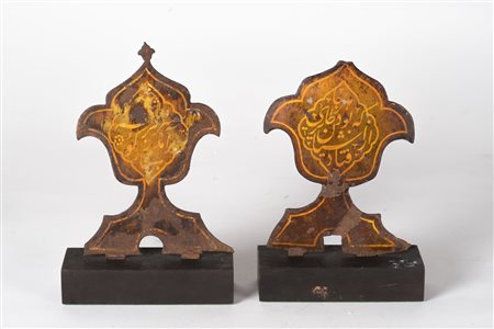 Arte Islamica Coppia di finali di tomba o di santuario in bronzo Iran,...