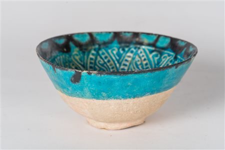 Arte Islamica Ciotola stampata ed invetriata di turchese Afghanistan, XII...