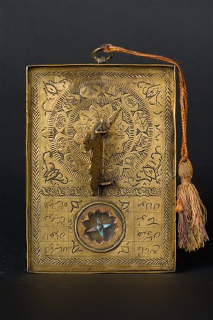 Arte Islamica Astrolabio in ottone Iran, XIX secolo . -. Cm 10,00 x 14,50 x...