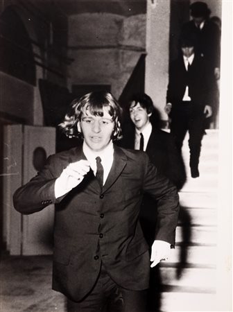 COLUZZI GUGLIELMO (n. 1927) Beattles a Roma. Fotografia in bianco e nero. Cm...