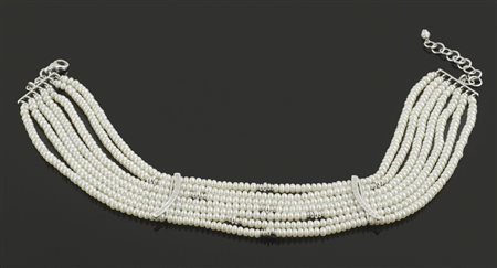 Collier composto da 7 file di microperline intervallati da anellini in oro...