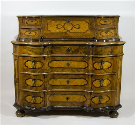 Importante bureau Maria Theresa con alzata, fronte e fianchi a doppia...