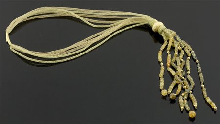 Catena in oro giallo a più colori e pietre dure. gr. 31,4.