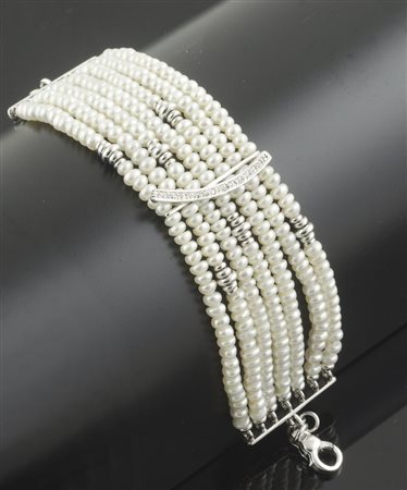 Bracciale a 7 fili di microperline intervallati da anellini in oro bianco e...