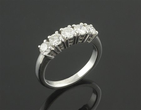 Anello fedina in oro bianco con 5 diamanti taglio brillante , Purezza IF...