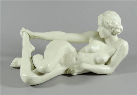 Rosenthal: scultura in porcellana raffigurante donna sdraiata. Firmata F:...