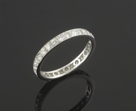 Anello fedina eternelle in oro bianco con 27 diamanti taglio brillante per ca...