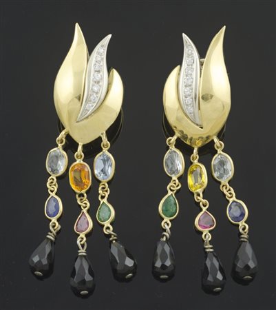 Orecchini in oro giallo e bianco parte superiore a forma di bocciolo di rosa...