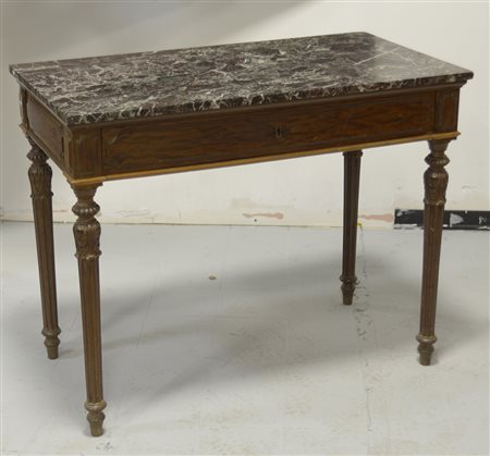 Console con fascia pannellata ad un cassetto, gambe tornite e scanalate...