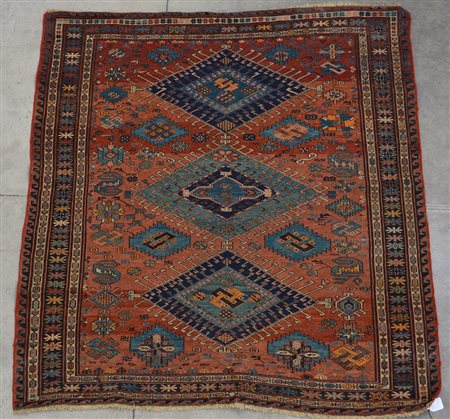 [Tappeti] Tappeto Sumak, Caucaso, fine secolo XIX. Decoro a medaglioni...