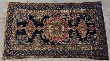 [Tappeti] Tappeto Malayer, Persia, inizio secolo XX. Disegno a medaglioni...