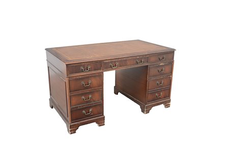 Scrivania da centro a sei cassetti laterali e tre sottopiano. Piano rivestito...