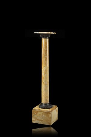 Colonna portavaso in marmo decorata con capitelli in bronzo brunito (h. cm...