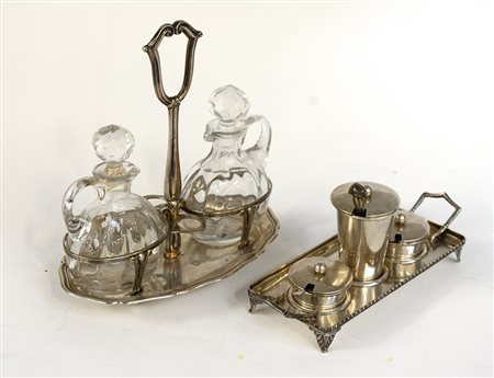 Lotto in argento composto da un set condimento e una oliera, con vaschette e...