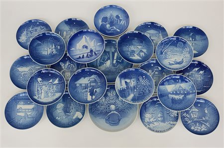 Manifattura di Copenhagen sec. XX, lotto di ventitre piatti natalizi in...