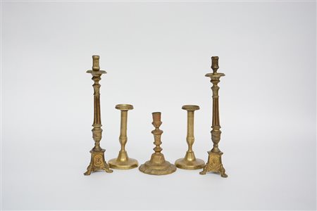 Lotto composto da cinque candelieri di differenti fatture (h max cm 35)...